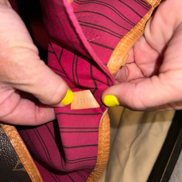 Louis Vuitton Neverfull GM (Grand Modele) Large Tote Bag - Picture 7 of 11